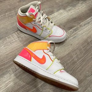 2020 Air Jordan 1 Mid SE GS 'Edge Glow'